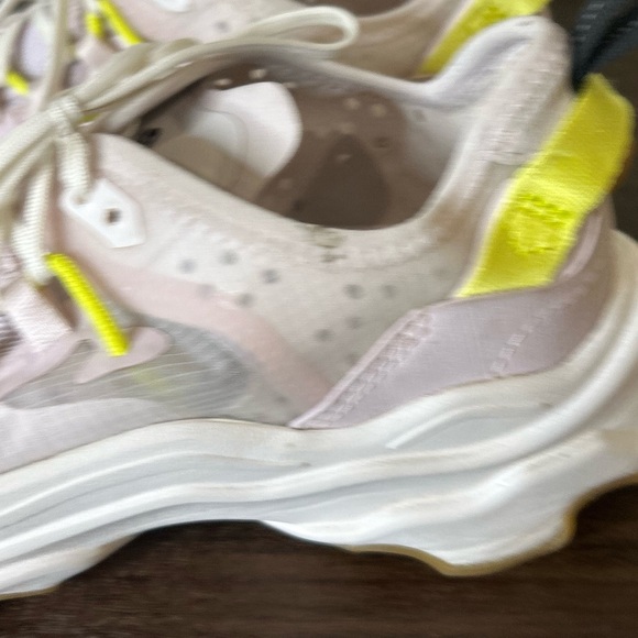 Sorel Kinetic Breakthru Tech Lace Sneakers, size 9. - Picture 5 of 9